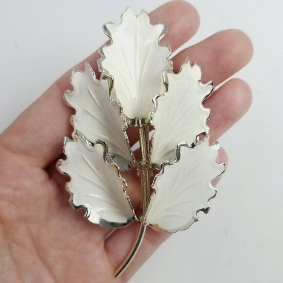 Vintage Large White Enamel Leaf Brooch, Minimal Retro Design Lapel Pin, Estate - Picture 1 of 6